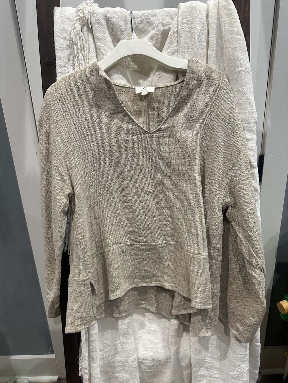 with love, p cill V-Neck Textured Swing Pullover Top